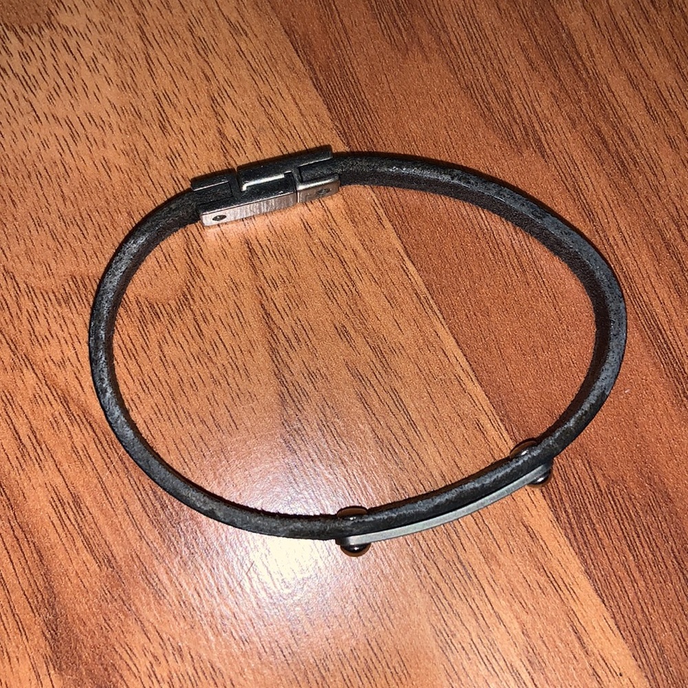 YSL Saint Laurent ID Plaque Bracelet in Black Leather - Picture 6 of 9